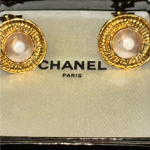 CHANEL Gold and Cream Statement Earrings - Clip on - Picture 5 of 10
